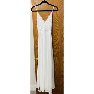 Lulu’s wedding dress. True to size. Medium. I wear a 6-8 depending on brand.